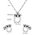 Detailansicht der Eulen-Schmuckset-Maße und des hypoallergenen Edelstahl-Materials - Silber Schwarzer Zirkonia (SE222002S)