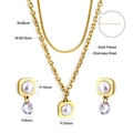 Dettaglio del set di gioielli in acciaio dorato con perle e pendenti in zircone - Oro (SE25400AG)