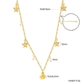 Dettaglio della collana con stelle marine e perle con dimensioni e catena regolabile - Stile Tondo Martellato (NE2H670AG)