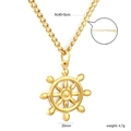 Makro-Detail eines 20mm goldenen Steuerrad-Anhängers an einer verstellbaren Kette - Gold Nautischer Ruder Stil (NE2G9501G)