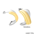 Détail de boucles d'oreilles bicolores en acier inoxydable plaqué or 18k de forme en C - Arc Entrelacé Bicolore (EA5C9501M)