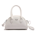 Borsa a mano bianca minimalista francese a forma di conchiglia con dettagli in metallo argento - Bianco