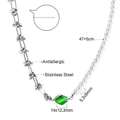 Collar de acero inoxidable con nudos, perlas blancas y colgante de cristal verde - Estilo Diamante Verde Perla de Empalme Asimétrico (NE29620JS)