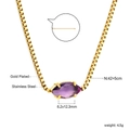 Dettaglio del ciondolo marquise con pietra viola su catena in acciaio inossidabile placcata oro 18K - Viola (NE2C280CG)