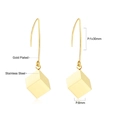 Détail de boucles d'oreilles en acier inoxydable doré avec pendentif cube de 8mm - Style Poli (EA544701G)