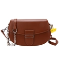 Bolso de hombro marrón de cuero con cadena de cuentas plateadas y perla decorativa - Marrón