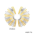 Vista dettagliata di orecchini geometrici bicolore oro e argento da 27x45mm - Stile Ventaglio Radiale Bicolore Oro Argento (EA5D3301M)