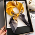 Elegante foulard in seta giallo e grigio con motivo floreale e design in twill - Giallo Grigio