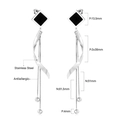 Detail van antiallergische roestvrijstalen kwastjes oorbellen met zwarte schelp en ketting - Spiraalvormig Gedraaide Metalen Plaat Kleine Bal Stijl (EA53470BS) / Zilver