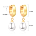 Eleganti orecchini a cerchio in acciaio dorato con pendenti a goccia di perla bianca - Stile Perla Goccia d'Acqua Oro (EA512001G)