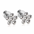 Dettaglio di orecchini a fiore in argento con zirconi cubici chiari incastonati a petali - Colore Acciaio Zircone Bianco