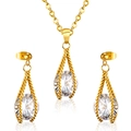 Vergulde gedraaide sieradenset met witte zirkoon hanger ketting en bijpassende oorbellen - Gouden Stijl (SE217801G)