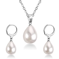 Vue détaillée du collier en perles goutte d'eau et boucles d'oreilles dormeuses argentées - Style Perle Blanche Argentée(SE23190AS)