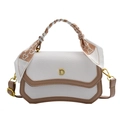Weiße Lederhandtasche mit braunem Rand, Seidenschal-Griff und goldenem D-Logo-Detail - Weiß und Khaki