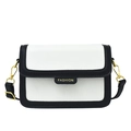 Sac bandoulière bicolore noir et blanc en cuir grainé avec détails métalliques dorés - Blanc & Noir