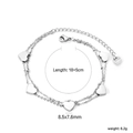 Vista detallada de la pulsera de corazón plateada de acero inoxidable con diseño doble - Plata Doble Capa Corazón (BR234101S)