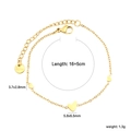 Dettaglio del bracciale a cuore in acciaio dorato con dimensioni catena di 16+5cm - Stile Triplo Cuore (BR268101G)