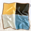 Foulard quadrato in raso di seta con blocchi di colore giallo, nero, blu e bianco - Blu Giallo Beige