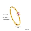 Detailansicht des rosa Zirkonrings aus vergoldetem Edelstahl mit Größenangaben - US 7 / Rosa Zirkonia-Stil (RI1311F6-9G)