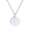 Collier Bélier argenté avec pendentif en nacre irisante sur un fond blanc épuré - Argent Bélier