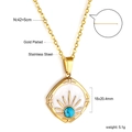 Détail d'un collier vintage doré avec un pendentif en losange et une pierre turquoise - Style Losange Rayon de Soleil Turquoise (NE2A170KG)