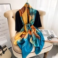Elegante sciarpa in seta con stampa a foglie di ginkgo in giallo e blu satinato - 90x180cm / Blu-Giallo