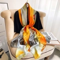 Elegante lange zijden sjaal met oranje en grijze abstracte artistieke print - 90*180cm / Geel Grijs