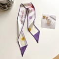 Sciarpa sottile in seta bianca con fiori e bordi viola per capelli o borsa chic - 7x90cm / Viola Peonia
