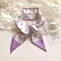 Foulard stretto in seta viola e bianco con motivo a lettera H annodato in modo decorativo - 7x90cm / Small H Purple