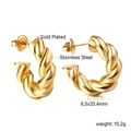 Dettaglio orecchini a cerchio intrecciati in acciaio inox placcato oro con misure - Stile Corda Intrecciata a Semicerchio Aperto (EA315901G) / 6.3*23.4mm / Oro
