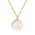 Collier doré avec pendentif Taureau rond en nacre colorée sur fond blanc impeccable - Or Taureau