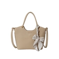 Borsa a secchiello beige in pelle con manico superiore, tracolla e foulard di seta - Cachi