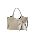 Secchiello beige chic in pelle martellata con fiocco di seta e tracolla regolabile per donna - Grigio