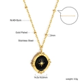 Dettaglio del ciondolo a stella in acciaio placcato oro con finitura in smalto nero - Stile Pendente Ovale con Stella Ottagonale (NE2B620BG)
