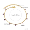 Dettaglio della cavigliera in acciaio dorato con zirconi viola da 4mm pendenti - Zircone Viola - Placcato Oro