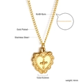 Détail du collier cœur croix en acier inoxydable doré montrant la taille et la matière - Style Coeur de Croix Vintage (NE2A5001G)