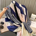 Elegante foulard in seta blu navy con motivi geometrici e strisce rosa per un look chic - Navy Rosa / 180cm