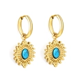 Boho-Creolen in Gold mit Sonnenstrahlen-Anhängern und blauem Türkis-Stein-Inlay - Mandala-Strahlung Türkis Stil (EA57830KG)