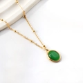 Elegante collana in titanio dorato con ciondolo ovale in pietra verde e perline - Pietra Occhio di Gatto Verde Ovale (NE2B650JG)