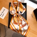 Élégant foulard twilly orange et blanc avec motif équestre noué en forme de joli nœud - Beige Orange