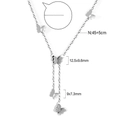 Détails du collier papillon argenté montrant la taille des charms et la chaîne réglable - Style Argenté (NE266701S)