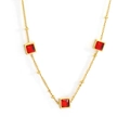Goldkette mit runden Perlen und drei quadratischen roten Edelsteinanhängern für Damen - Quadratisch Rot Stil (NE2C550EG)