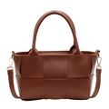 Braune geflochtene Eimertasche mit Tragegriff und goldener Hardware im schlichten Stil - Dunkelbraun