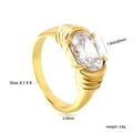 Anello in acciaio dorato con grande zircone ovale e fascia con trama a spirale - US 6 / Stile Oro Zirconia Bianca Ovale (RI1462A6-9G)