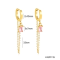 Detailansicht der 18K vergoldeten Quastenohrringe mit pinkem Zirkon und Maßen - Rosa Zirkonia-Stil (EA59390FG)