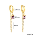 Detailansicht goldener Quastenohrringe mit violettem Zirkonia und Maßangaben - Violetter Zirkonia-Stil (EA59390CG)