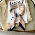 Seidenartiges quadratisches Tuch mit geometrischem Muster in Orange und Marineblau - 70*70cm / Beige
