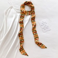 Elegante foulard in seta arancione con gatto e motivi per capelli o borse alla moda - Motivo geometrico gatto arancione