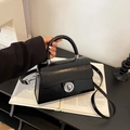 Petit sac boîte noir brillant avec fermoir argenté et poignée pour femmes - Noir