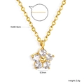 Details der eleganten goldenen Blumenkette mit Zirkonia-Blüten und Größenangaben - Goldene Weiße Zirkonia Fünfblättrige Blume Halskette (NE2D630AG)